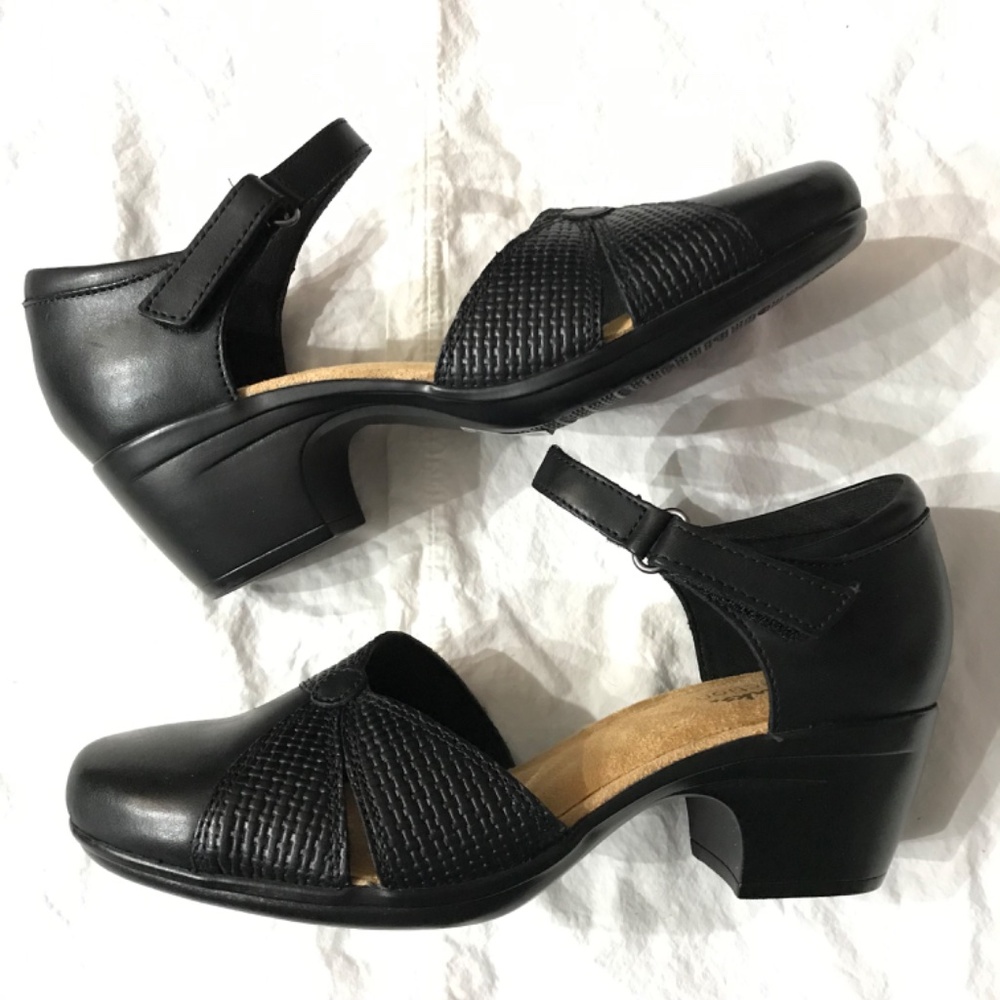 NEW Clarks Leather Emily Rae Black Pump Women's Size 8.5 Wide Ankle Strap